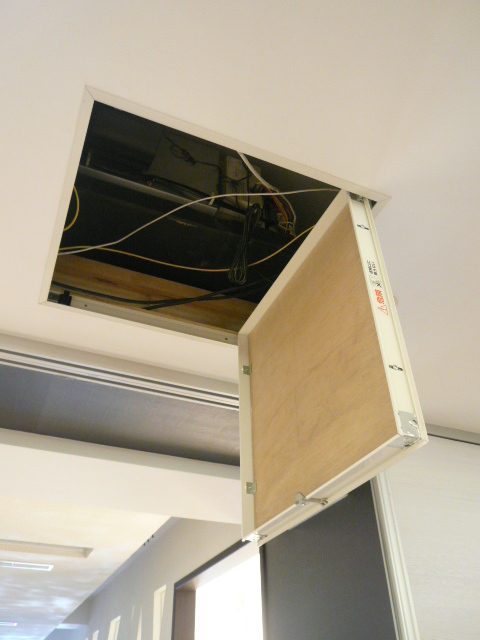下掀式天花板維修孔，天花板檢修孔，日式維修孔